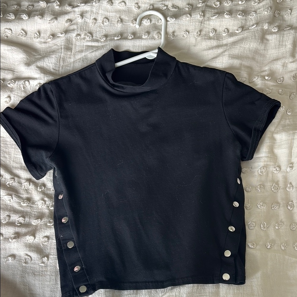 Black Crop Buttoned Mandarin Collar Tee